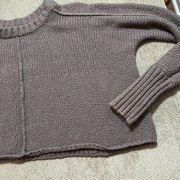 Urban Outfitters Silence + Noise Cropped Sweater - Picture 4 of 5